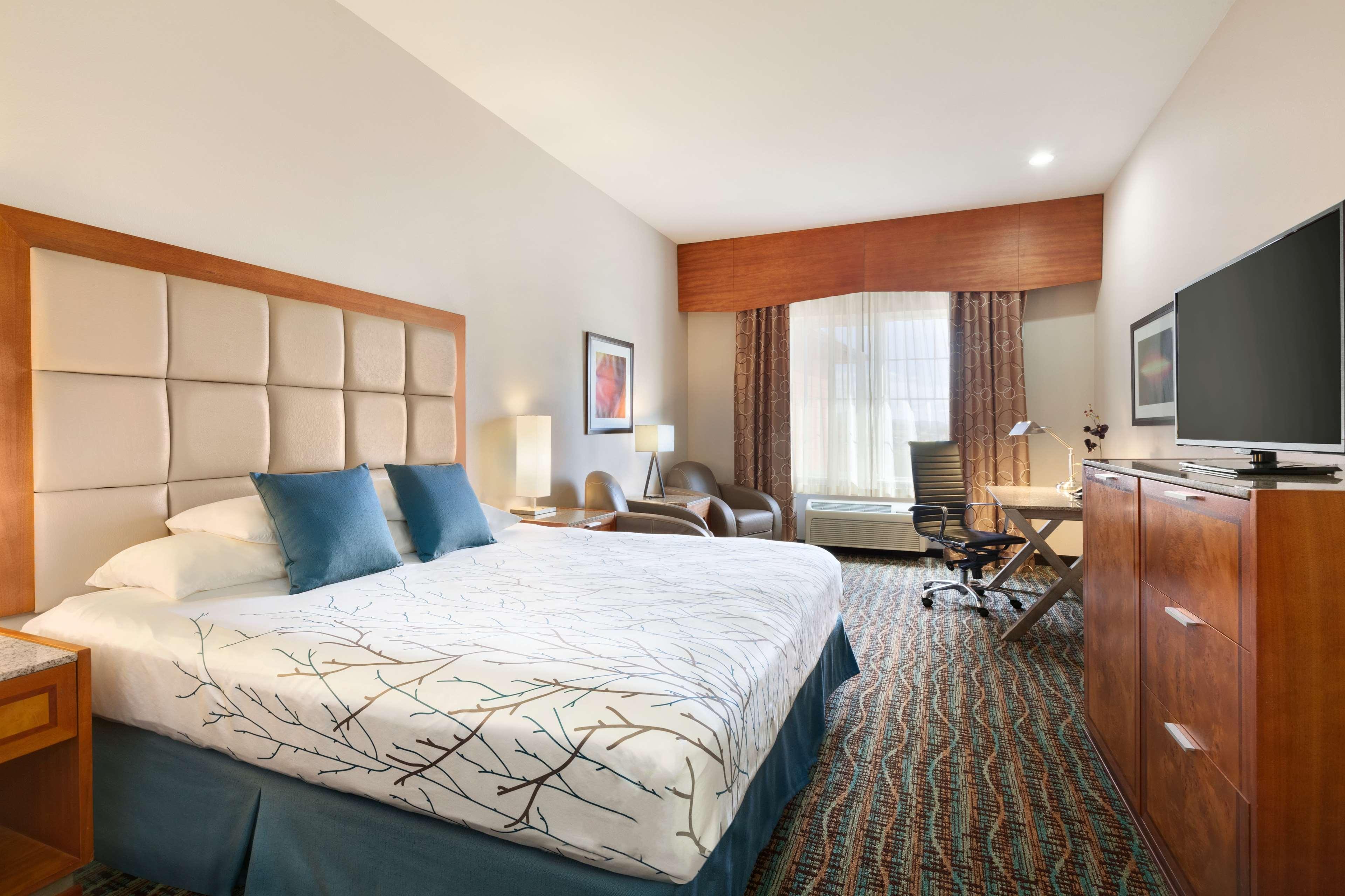 Best Western Plus Peppertree Inn At Omak Exteriör bild